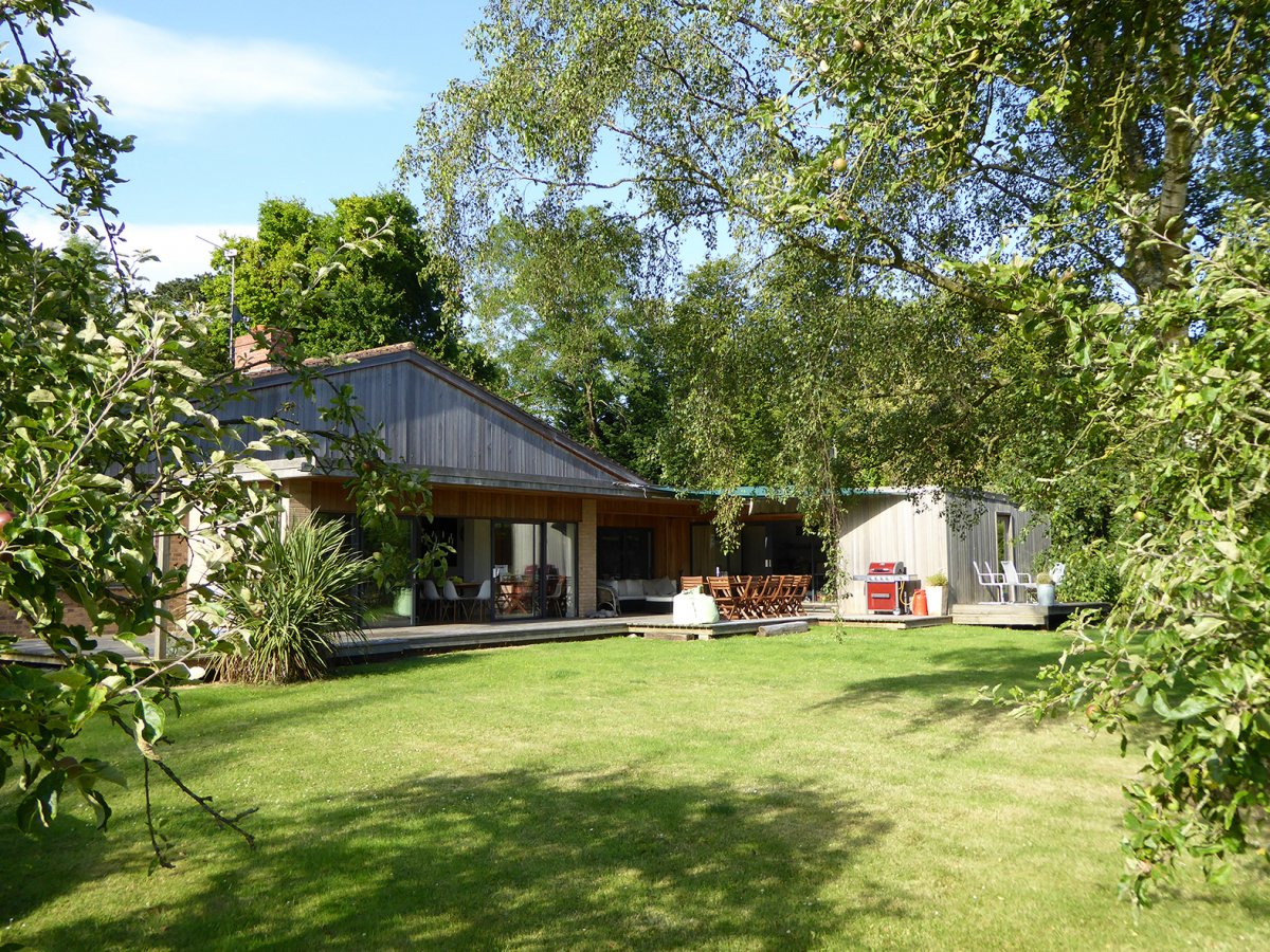 Parsons Pleck - spacious garden with access ramp for wheelchair users